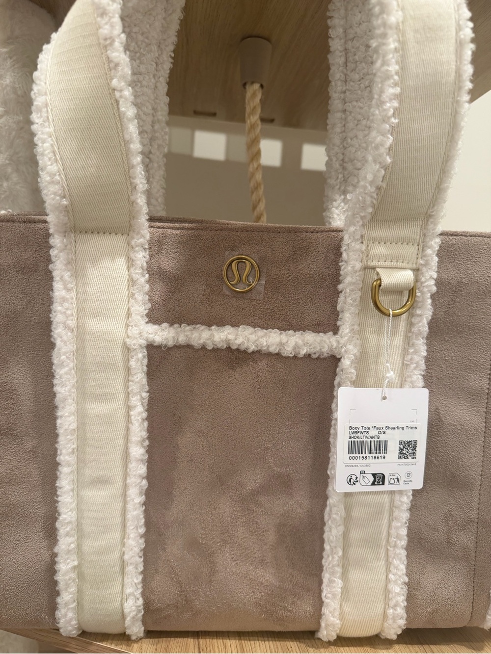 Lululemon boxy tote